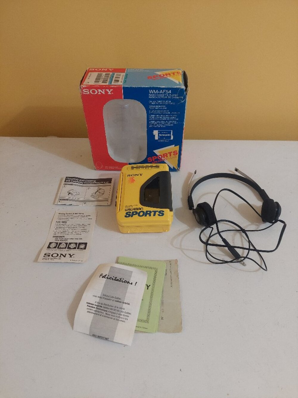 Vintage Sony Sports Walkman WM-AF54 Yellow Cassette Player Radio with Original B